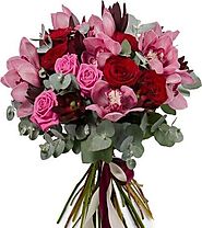 Buy Refreshing Cymbidium With Roses Bouquet For Valentine | UK