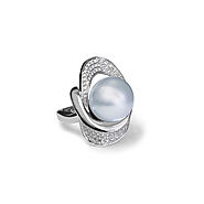 Australian White South Sea Pearl Ring set in 18k with Diamonds