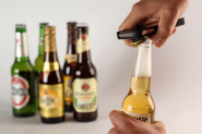 Funda iPhone 4 y 4S Intoxicase, para abrir tus botellas de cerveza