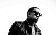 Kanye West arranges case with paparazzo-photographer