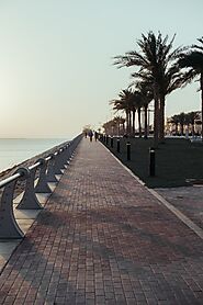 Explore the Abu Dhabi Corniche