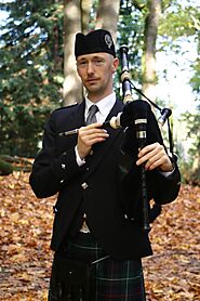 seattlepiper.com – Kevin Auld – Scottish bagpipe performer and instructor