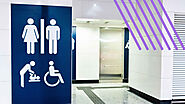 ¿Tiene que haber baños separados para hombres y mujeres en el trabajo?