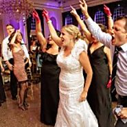 3 Tips for Choosing a Professional Wedding DJ Company - Quality Entertainment