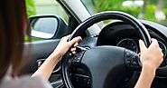 4 Crucial Tips on How to Hold a Steering Wheel Correctly