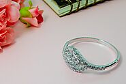 Surprise Your Mom with Customized Mother's Day Jewelry Gifts