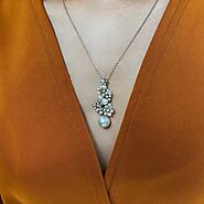 What Are the Different Ways to Wear A Pearl Necklace?