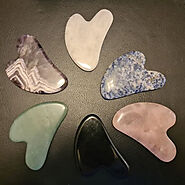 The Advantages Of The Gua Sha Stone | Express Digest