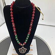 Red and Green Beaded Necklace With Three Petal Pendant – Vintarust