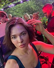 Nina Kraviz Age, Height, Birthday, Partner, Net worth, Birthday, Putin, Family, Wiki, & Bio