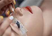 How to Find the Best Eyelash Extension Glue for Sensitive Eyes