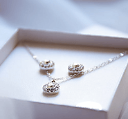 Bridesmaid Jewelry Suggestions for a July Wedding