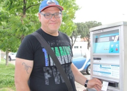 Giuseppe, ex rifinitore, parcheggiatore per campare - Video