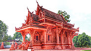 Visit the Wat Ratchathammaram known as the “terracotta” temple