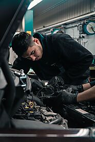 Why Should You Trust an Expert Automotive Service Center for Your Car Breakdowns?