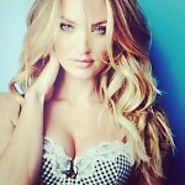 Candice Swanepoel: The "Victoria's secret" is engaged to-Engel