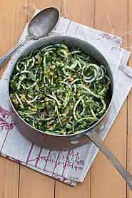 Spaghettis de courgettes aux lentilles corail et pesto (vegan) - Au Vert avec Lili