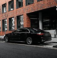 Hiring a Corporate Chauffeur for a Business Trip: Efficiency and Professionalism at Your Service