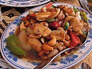 Gai pad med ma muang (stir-fried chicken with cashew nuts)
