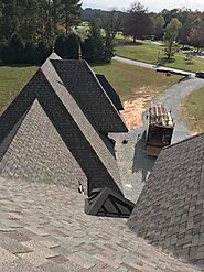 Top roof installer in Charlotte gives roofing tips in high-wind zones