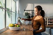 Schnell Abnehmen: Mit Diät-Drinks mit Apfelessig und Zitronenwasser gelingt der Weg zur Traumfigur