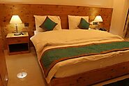 What are some good hotels near Auli, India for a family vacation?