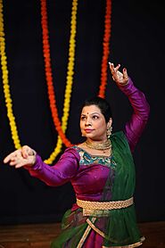 Website at https://www.kalashriacademy.com/kathak-classical-dance-instructor-near-kalwa/