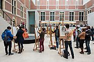 Avec sa nouvelle campagne #startdrawing, le Rijksmuseum encourage les visiteurs à dessiner les œuvres qu'ils admirent