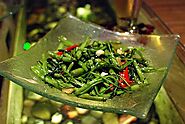 Pak boong fai daeng (stir-fried morning glory)