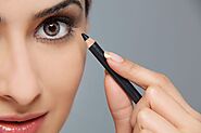 How to Apply Eyeliner with Perfect Form (and Straight Results) Every Time