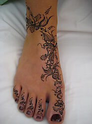 Call Tina Prajapat, The Best Mehndi and Bridal Makeup Artist in London, Right Now