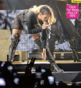 Rihanna's Scary Fan Encounter: Uses Mic To Defend Herself?