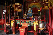 Visit Quan Cong Temple