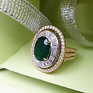 Emerald cocktail Ring with Diamonds and Baguettes in 18K Gold