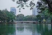 Explore the Lumphini Park