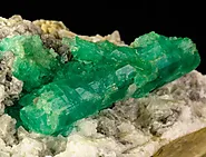 Emerald VS Gold: Which is more Expensive? - Giacoloredstones.com