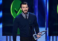 Chris Evans Gives Betty White His Arm at People's Choice Awards