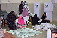 Pakistan Election Result: जेल में रहकर नवाज शरीफ को कड़ी टक्कर! इमरान खान की ये तरकीब आई काम