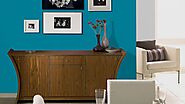 Use sea blue to create a sleek and pleasant living room.