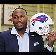 Lesean McCoy (@CutonDime25)