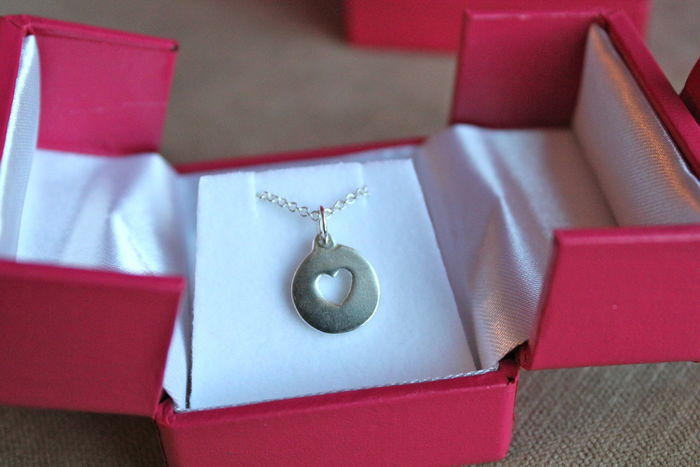 Valentine’s Day Gift Guide + Giveaway (ARV $225)