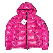 Uncover the best deals on replica Moncler at Replicagod