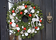 Light Up Your Holiday Home Decor With Customized Christmas Wreaths