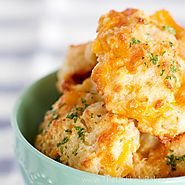 Easy Cheddar Biscuits (Red Lobster Copycat) - The Unlikely Baker