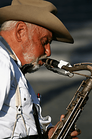 What to Look for When Hiring a Saxophonist for Your Festival?