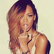 Rihanna Denies Any Rivalry With Beyonce!