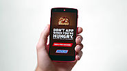 Reklama dnia: nie ściągaj apek, kiedy jesteś głodny! Nowa, pomysłowa kampania Snickersa - NowyMarketing