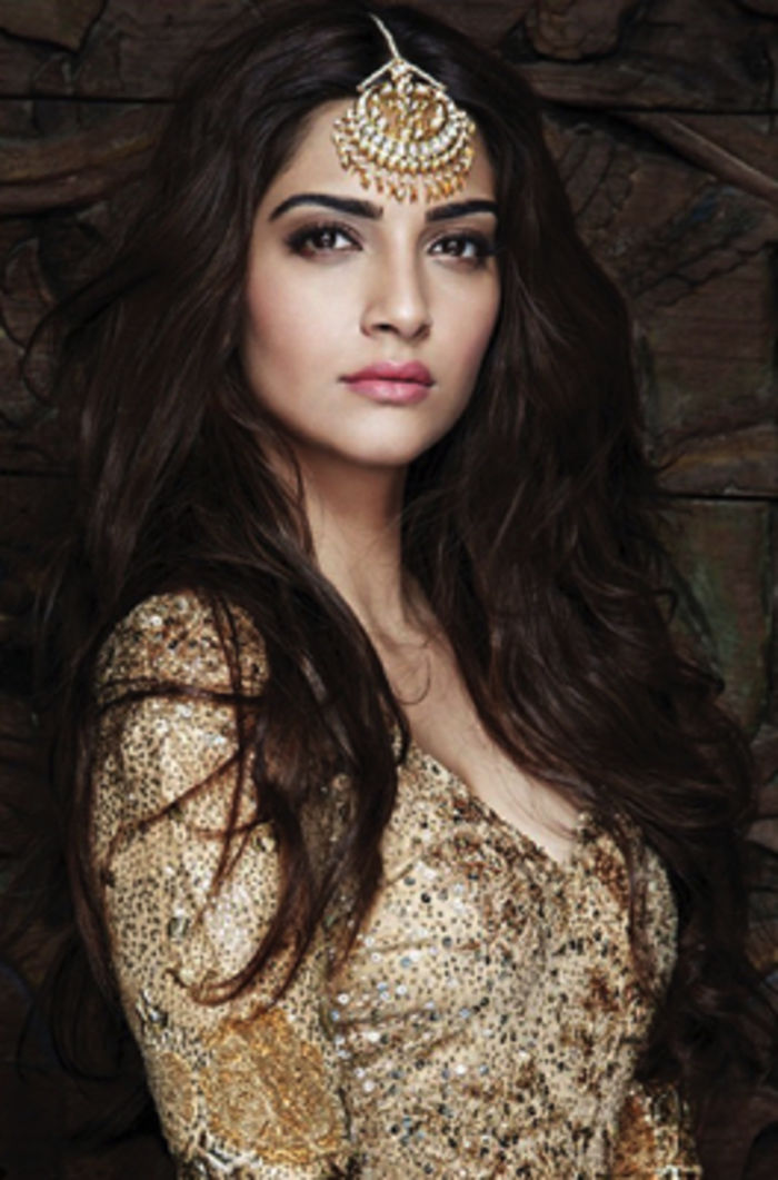 Top 10 Hottest Indian Bollywood Actresses | A Listly List