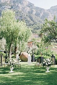 Indoor Or Outdoor Weddings: Choosing the Perfect Venue