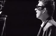 The Pogues Featuring Kirsty MacColl - Fairytale Of New York (Official Video)